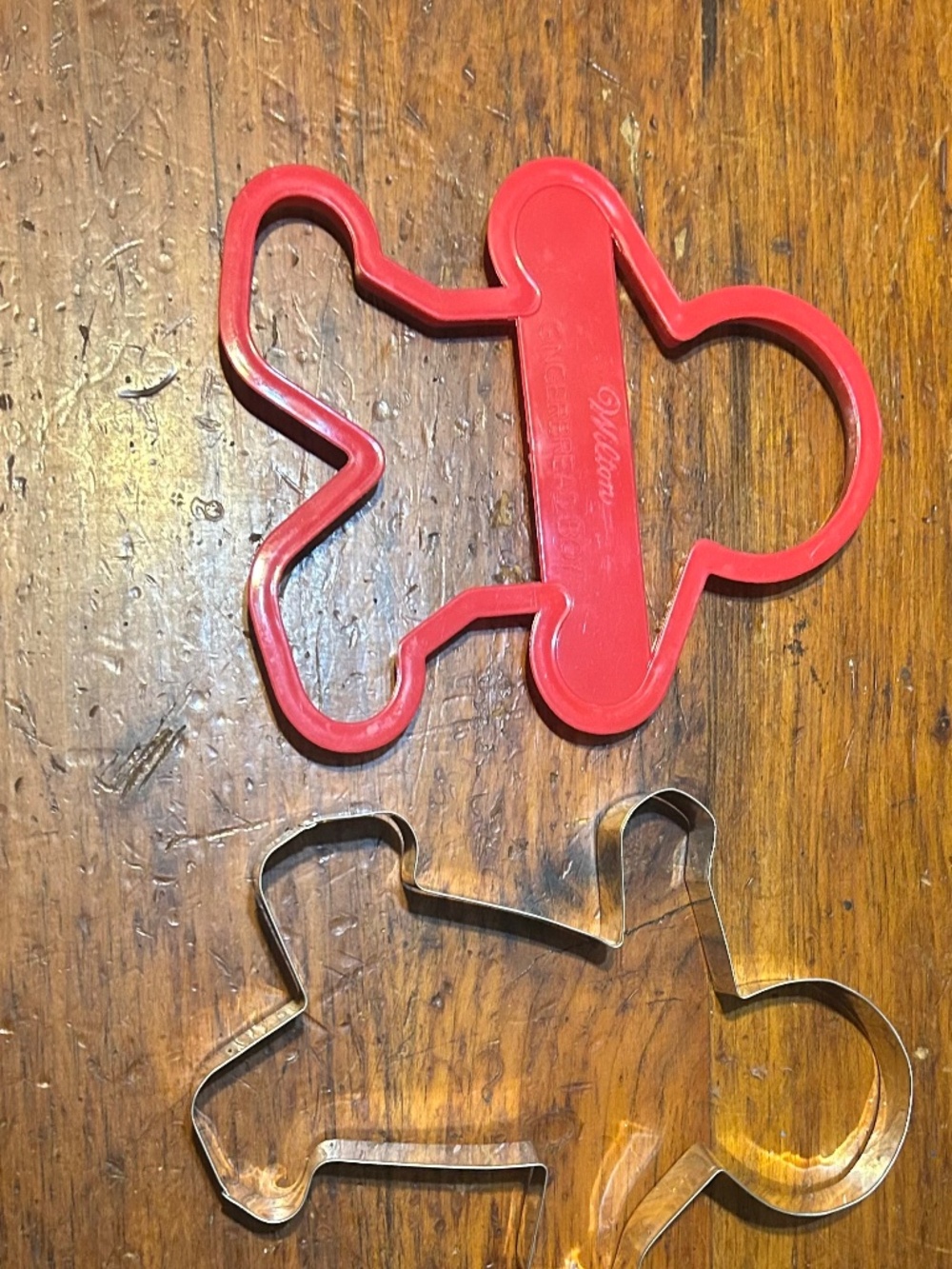 Wilton cookie cutter large 9” gingerbread man 1992 vintage & metal cookie cutter